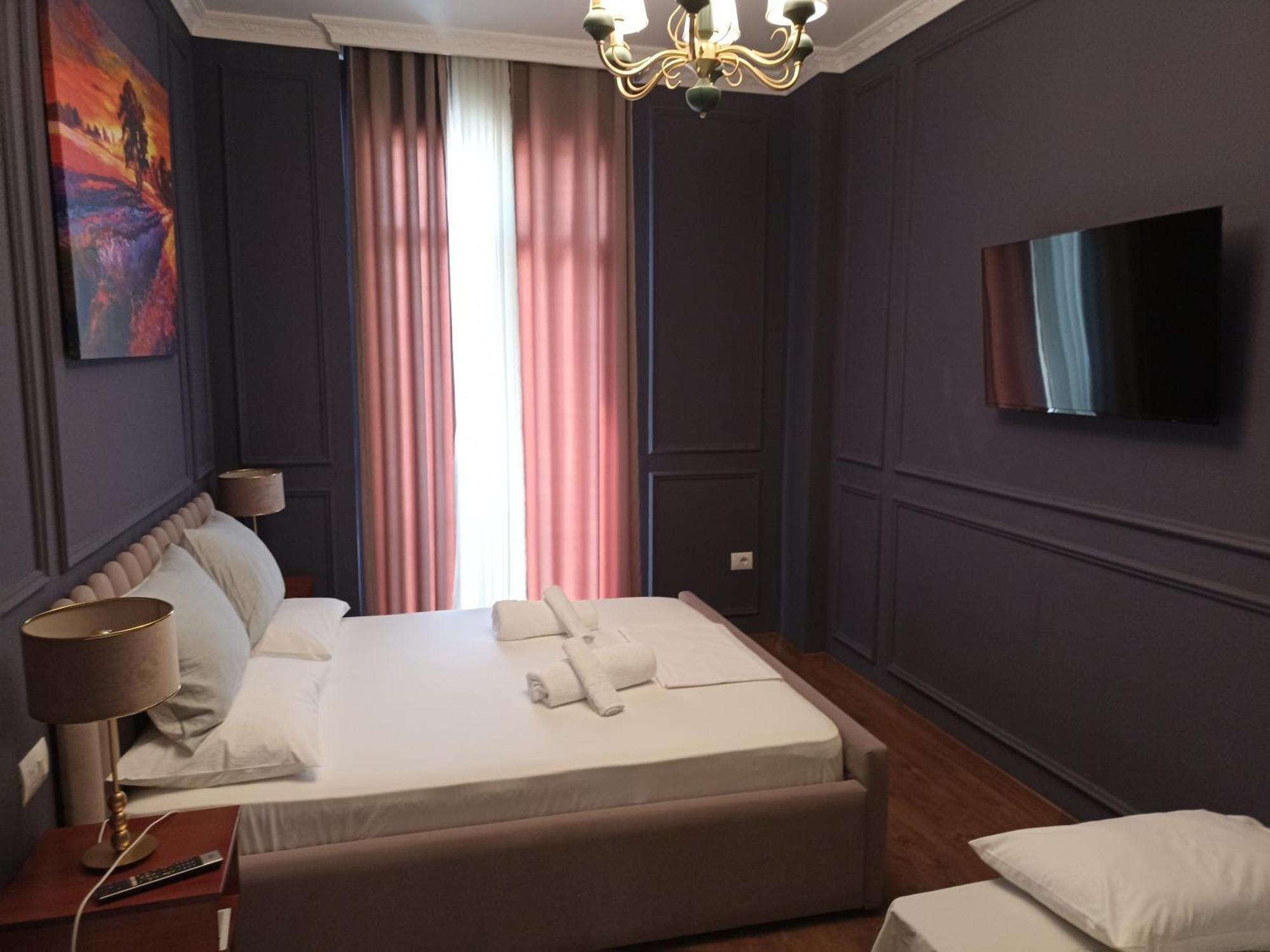 Amo'S Hotel Shkodër Екстериор снимка